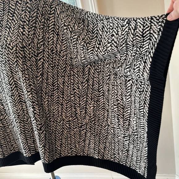 Lululemon Retired Poncho, O/S, Like New - Picture 6 of 9